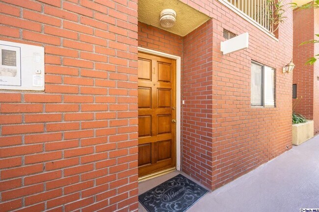 Building Photo - 1137 N Louise St
