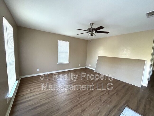 Foto del edificio - 1020 W Baker St