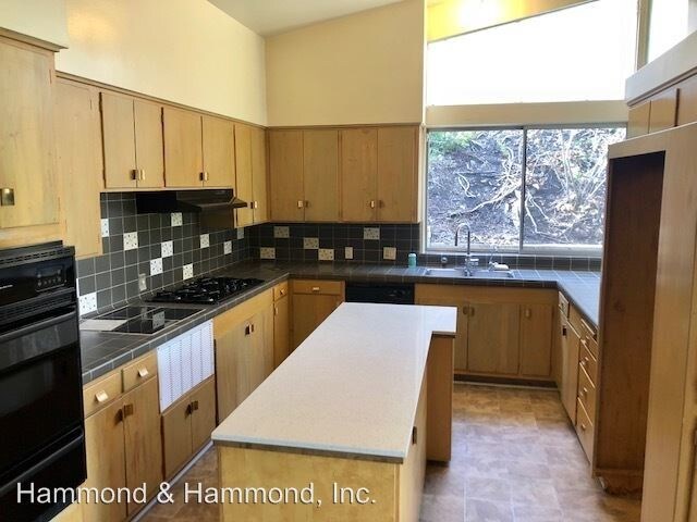 Building Photo - 16723 Alginet Pl