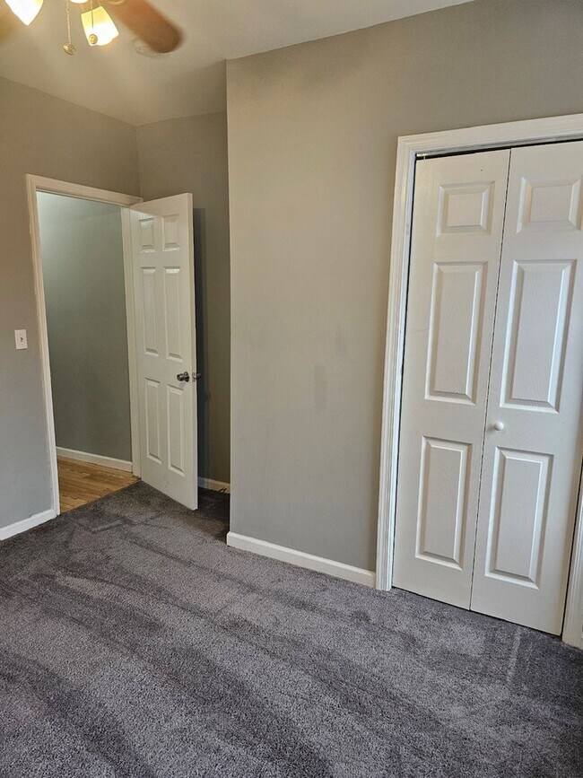 Foto del edificio - 5449 Pine St.