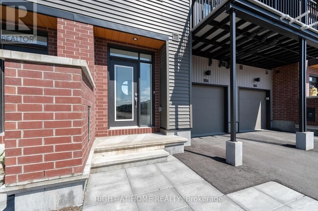 Building Photo - 186 Visor Private