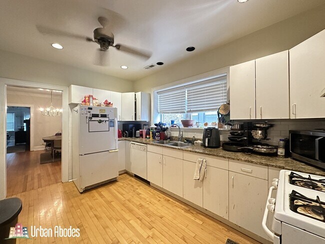 Foto del edificio - 2619 W Greenleaf Ave