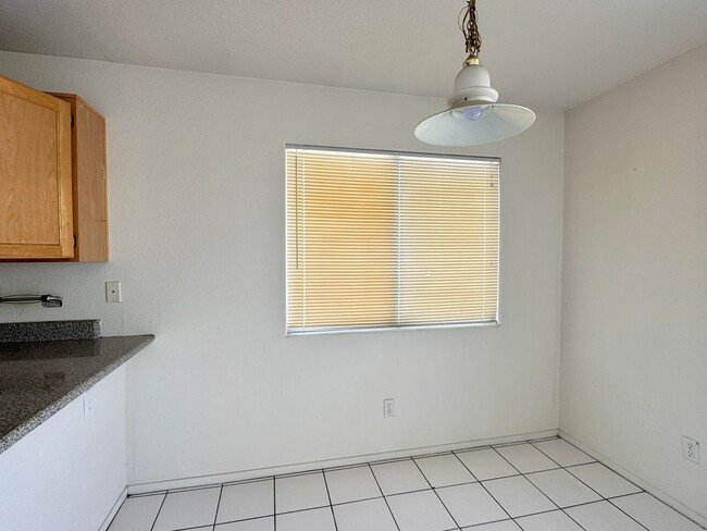 Building Photo - 2048 Rose Coral Ave