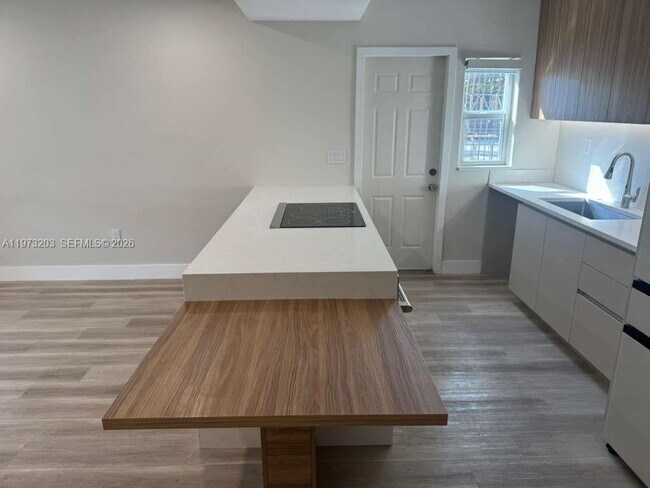 Foto del edificio - 2341 NW 14th St