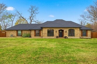 Building Photo - 3705 Castle Dr