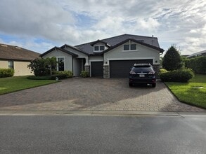 Building Photo - 527 SE Vallarta Dr