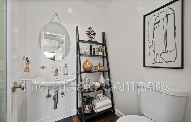 Building Photo - 5226 Marina Pacifica Dr S