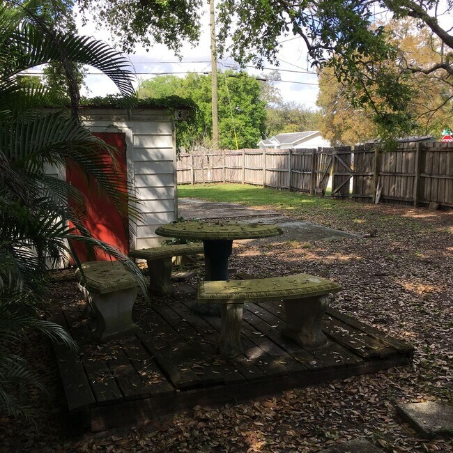 Building Photo - 2308 Vine St