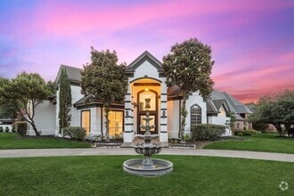 Building Photo - 7204 Pebble Hill Dr