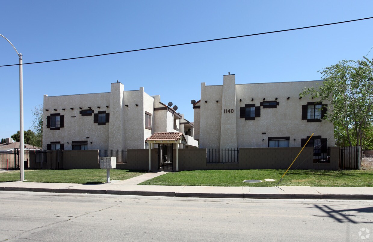 Foto del edificio - 1140 E Avenue Q12