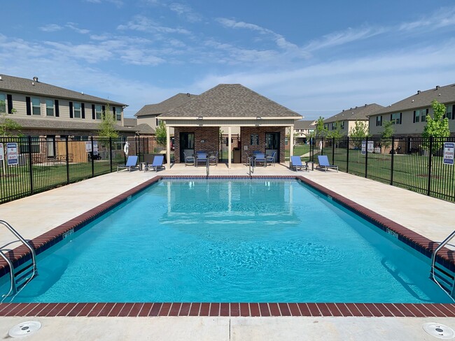 Piscina comunitaria - Buckeye Crossing Townhomes