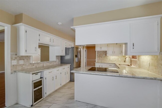 Foto del edificio - 6602 Point Clear Dr