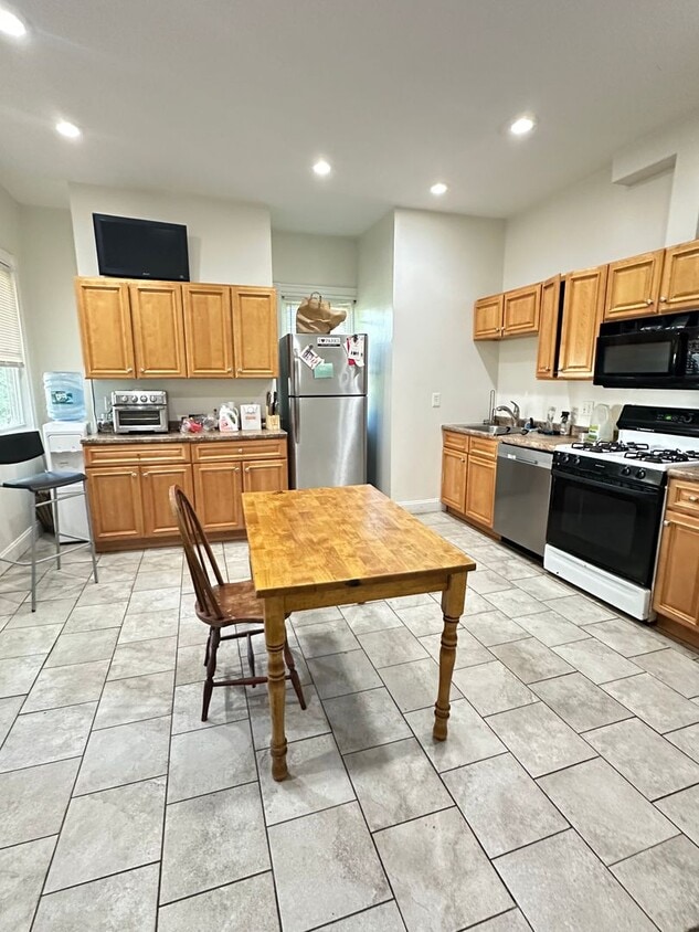 Foto principal - HUGE Cleveland Circle 6 bed!!!!!