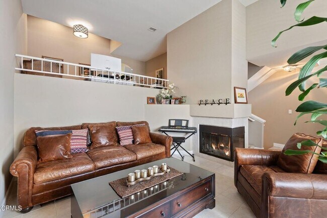 Foto del edificio - 2 Bedroom + 2.5 Bathroom Townhome + Loft! | Weston Cape Regatta | Ventura | Unfurnished