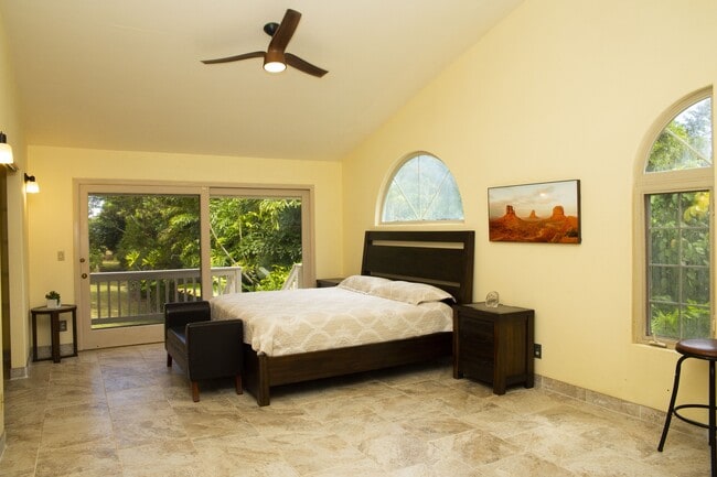 Building Photo - 592 Kaupakalua Rd