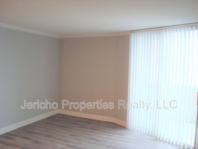 Building Photo - 601 W 11th Ave