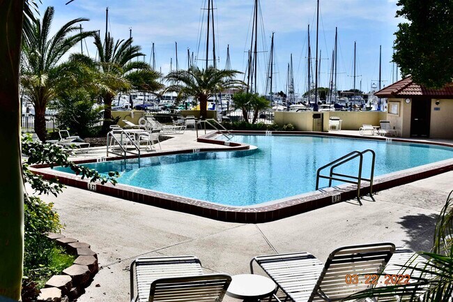 Foto del edificio - 3326 Harbor Dr
