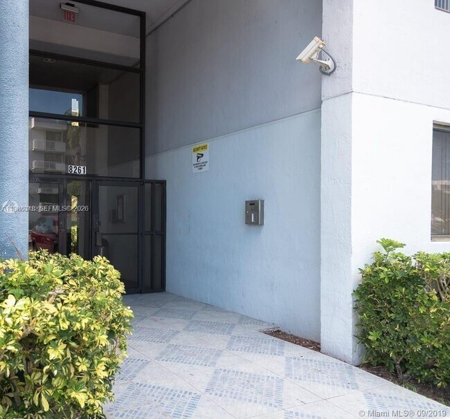 Foto del edificio - 8261 NW 8th St