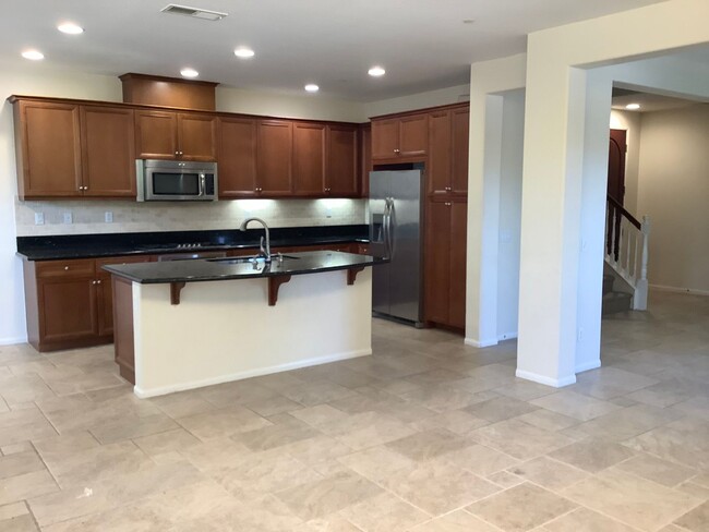 Building Photo - Upgraded 3 Bedroom 2.5 Bath Townhome with ...