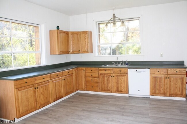 Foto del edificio - 245 Millbrook Rd