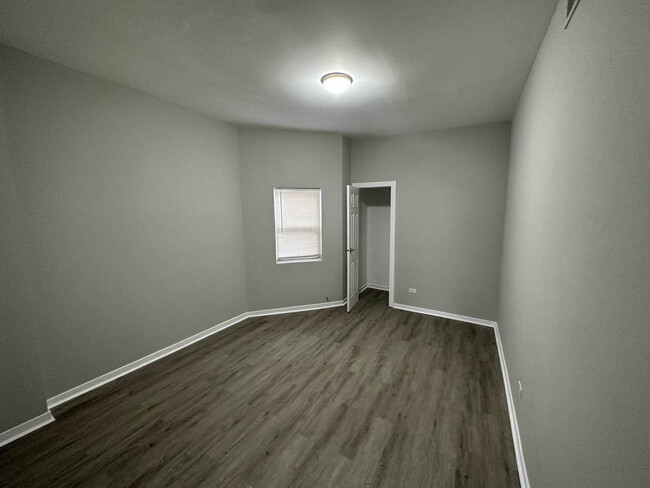 Building Photo - 6320 S Drexel Ave