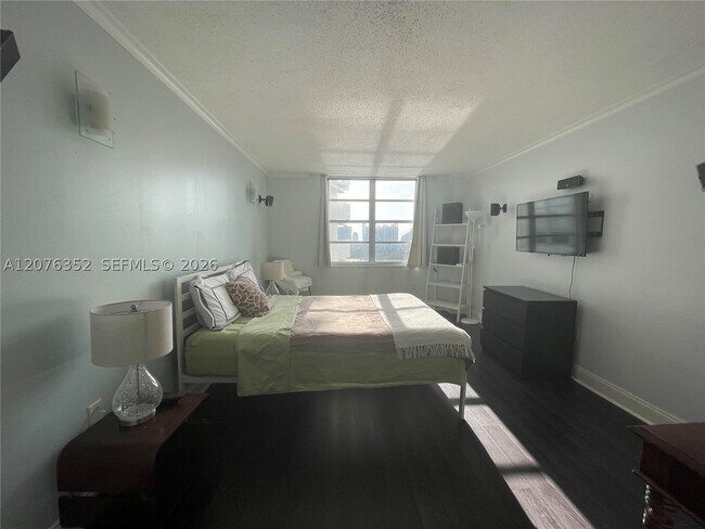 Foto del edificio - 2750 NE 183rd St