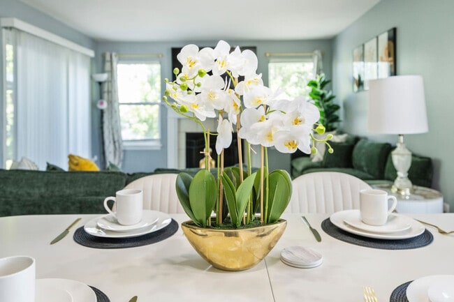 Building Photo - 784 Long Island Cir