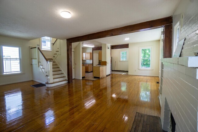 Photo - 965 Lancaster Ave House