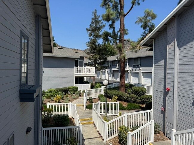 Building Photo - Lovely 2 Bedroom Condo in Azusa
