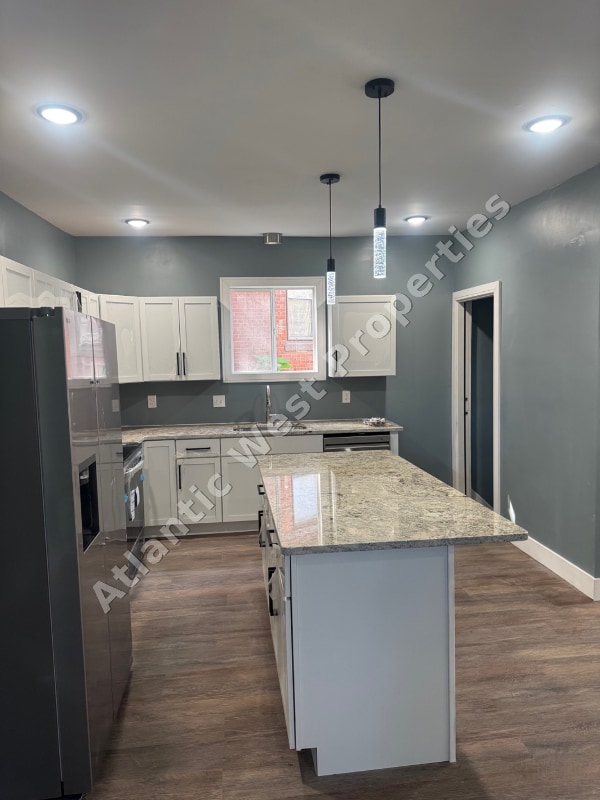 Building Photo - 545 Carplin Pl