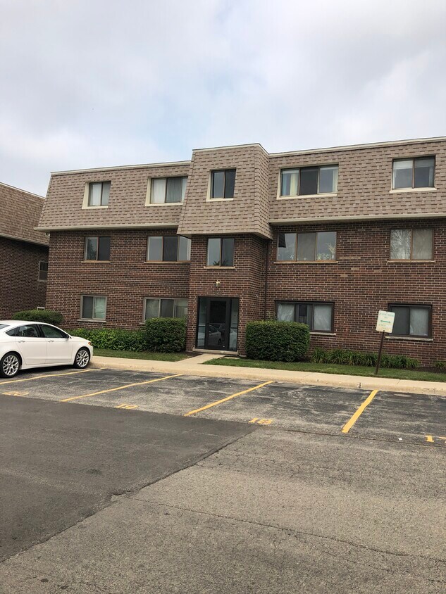 1412 Carol Ct Unit 2B, Palatine, IL 60074 Condo for Rent in Palatine