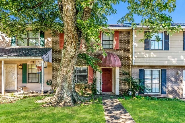 Building Photo - 2543 Hampstead Dr
