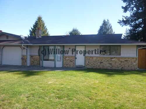 Building Photo - Spacious Two Bedroom Duplex