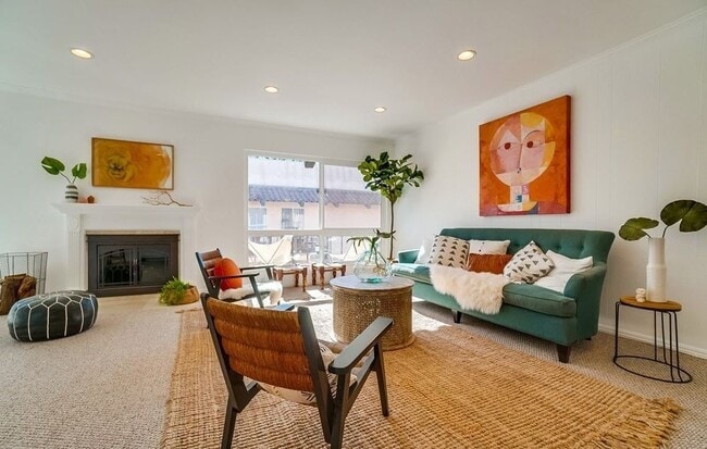 Building Photo - 1127 E Del Mar Blvd