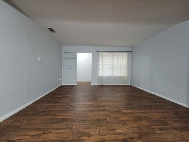 Foto del edificio - 738 Hawthorne Ln