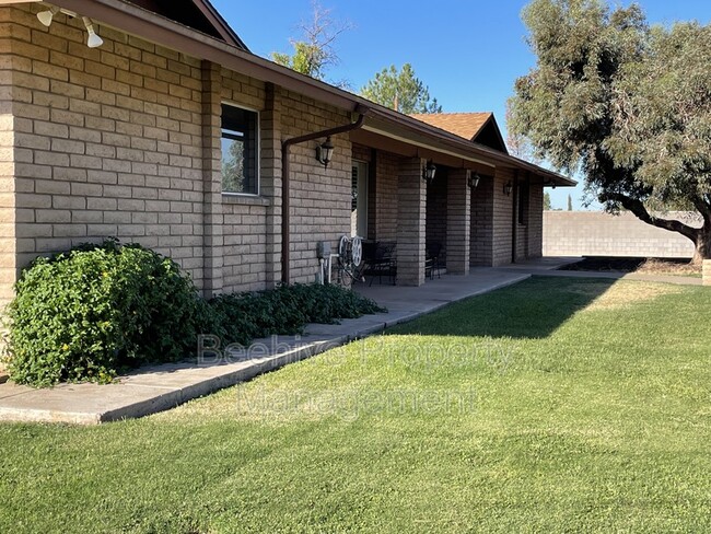 Foto del edificio - 1420 N Center St