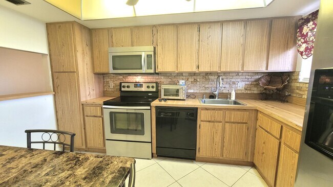 Building Photo - 3186 Via Poinciana