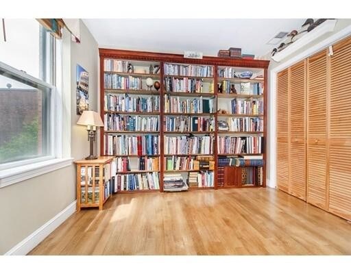 Building Photo - 25 Revere St