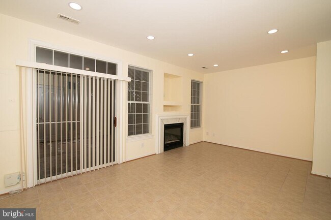 Building Photo - 935 Herons Run Ln