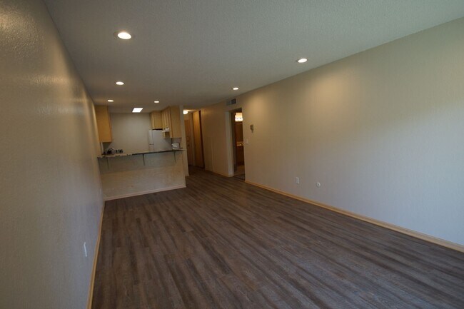 Foto del edificio - Modern First-Floor One Bedroom with In-Unit Laundry