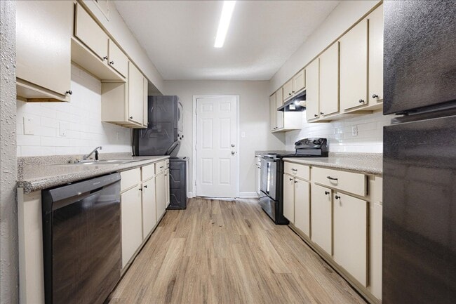 Building Photo - Getwell Pointe Apartments