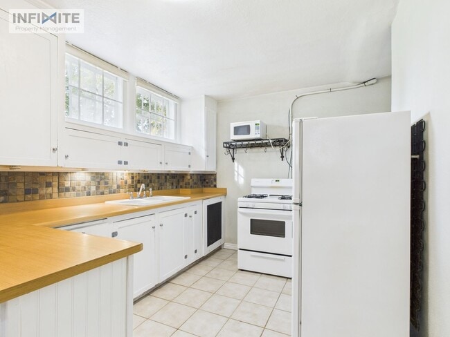 Foto del edificio - One Bedroom Apartment in the Heart of Down...