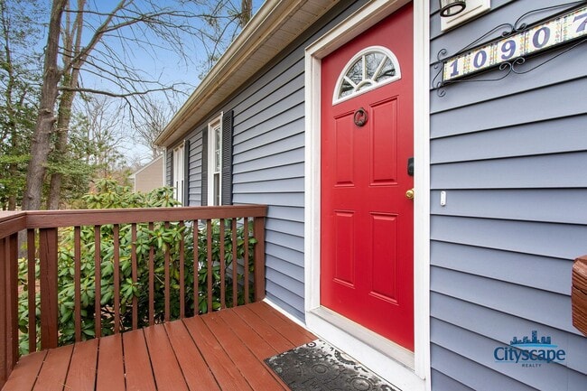 Building Photo - THREE BEDROOM RANCHER IN MIDLOTHIAN WITH G...
