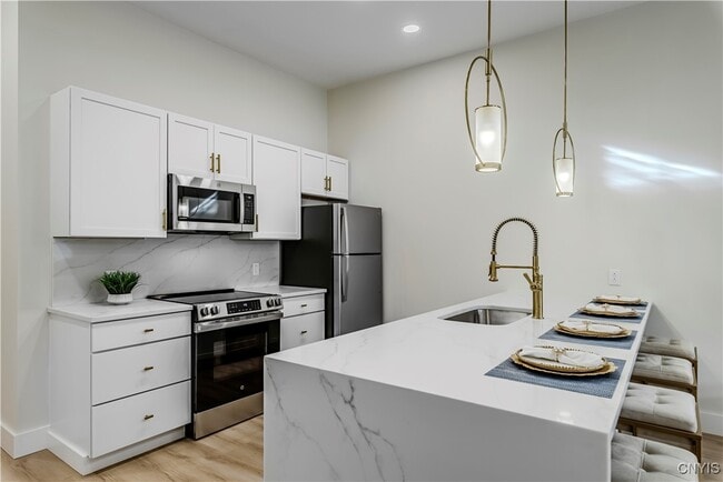 Building Photo - 1104 Main St