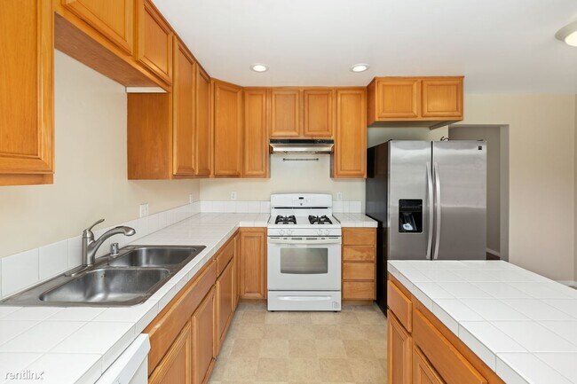 Building Photo - 2 br, 1 bath House - 540 Catalina Boulevard