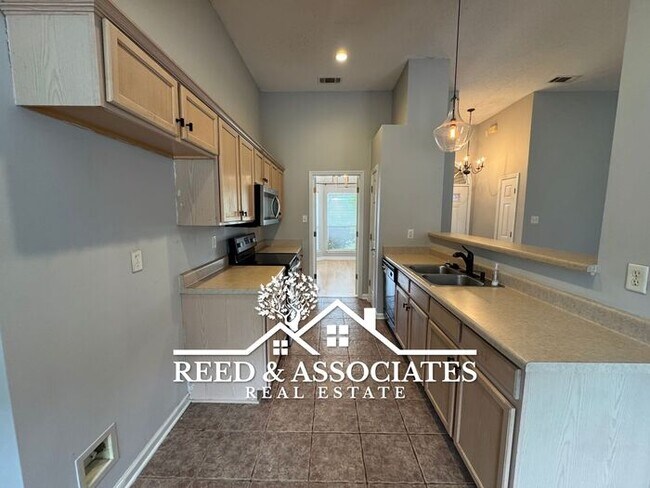 Building Photo - 3 Bedroom in Oakland!