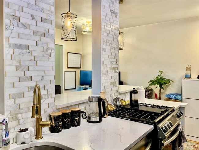 Foto del edificio - 100 Lincoln Ave