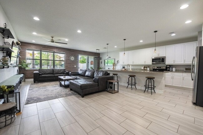 Building Photo - 11985 Park Central