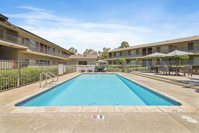 Foto del edificio - Village Green