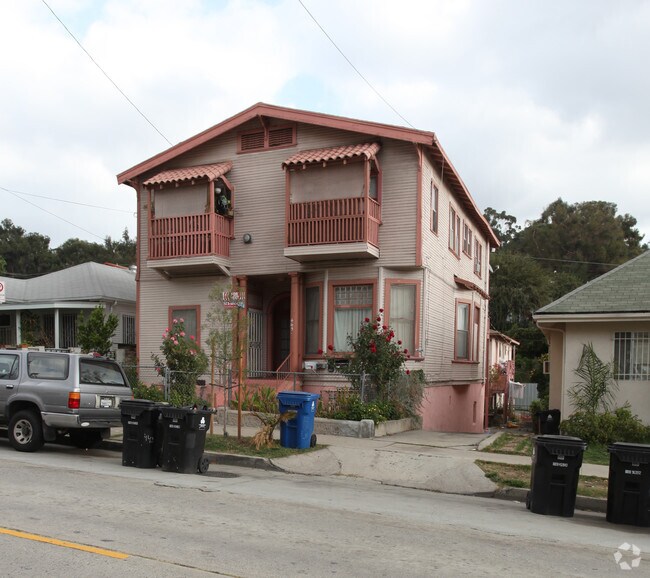 Foto del edificio - 441-443 Solano Ave